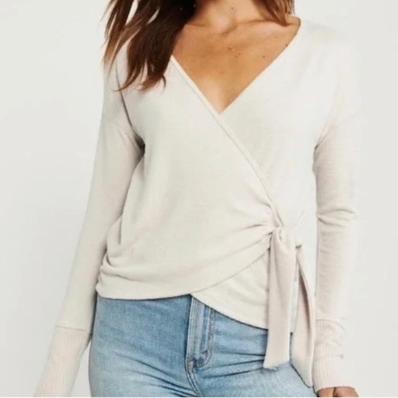 ABERCROMBIE beige cream long sleeve soft wrap sweater - Picture 1 of 5